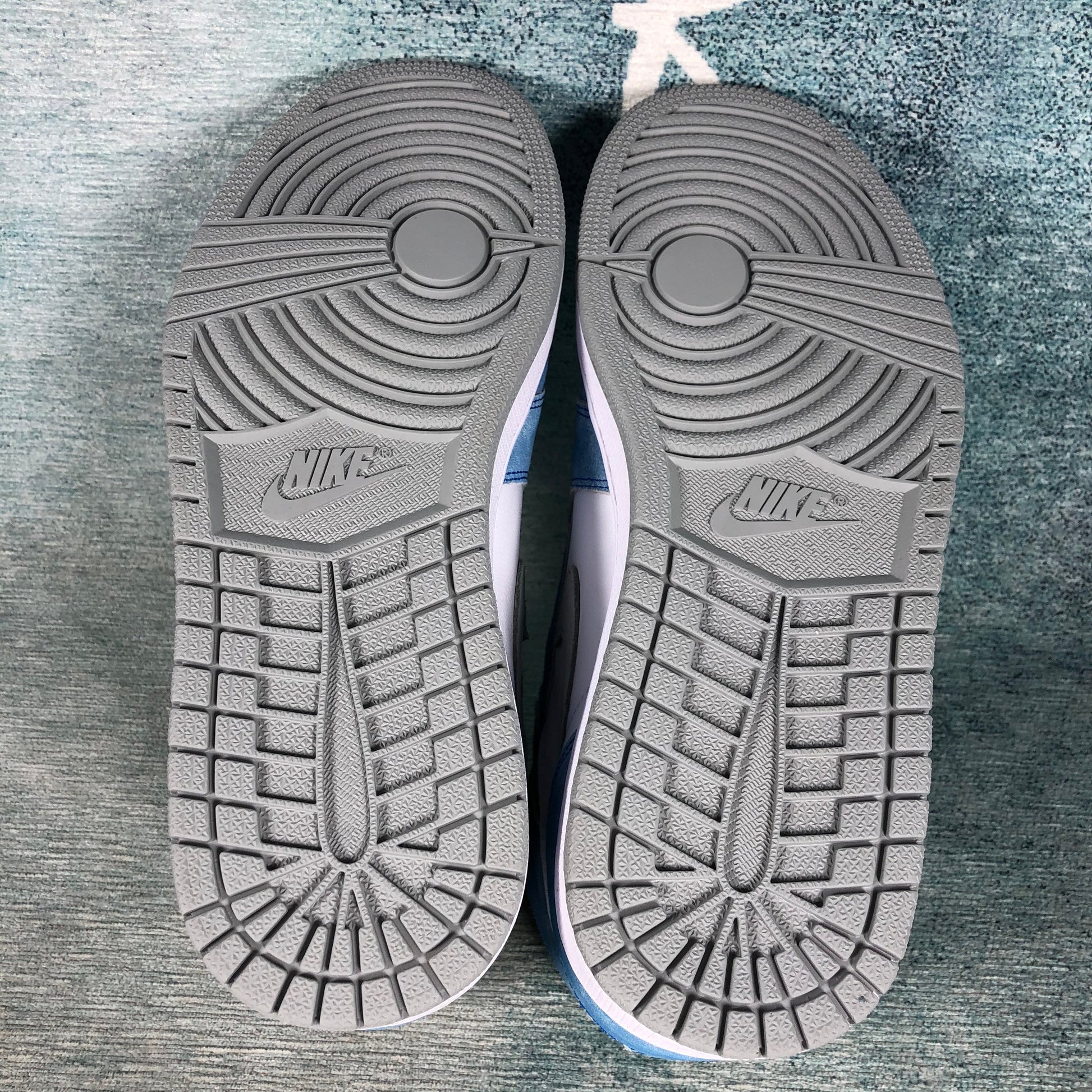 AJ Hyper Royal flight club Authentification 1:1 ✔️ Facture